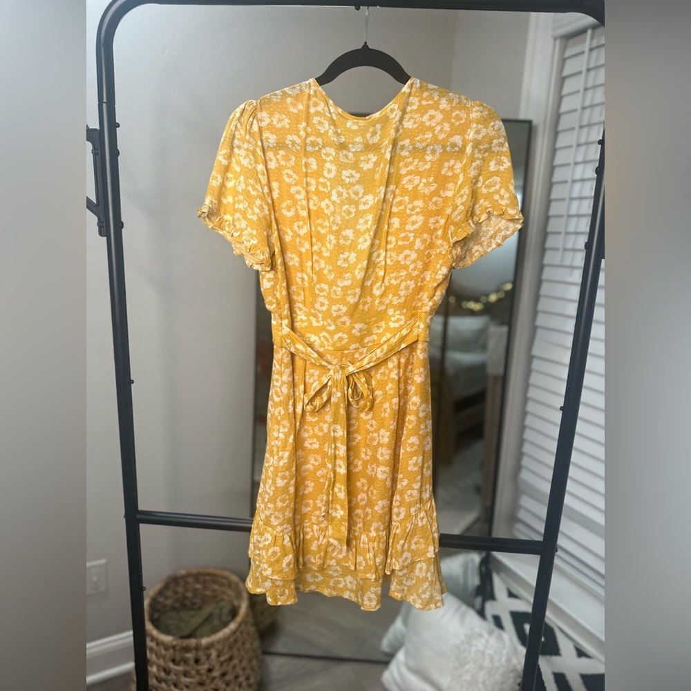 ⭐️ Sadie & Sage Yellow Floral Flowy Dress | Size Small - Picture 7 of 7